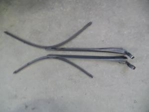 Used Front wiper arm Seat Leon (1P1) 2.0 FSI 16V Price on request offered by Autodemontage Joko B.V.