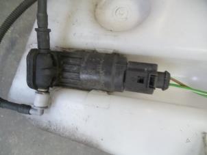 Used Windscreen washer pump Seat Leon (1P1) 2.0 FSI 16V Price on request offered by Autodemontage Joko B.V.