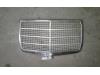 Grille from a Mercedes /8 (W115), 1968 / 1977 200, Saloon, 4-dr, Petrol, 1.988cc, 63kW (86pk), RWD, M115923; M115926, 1968-01 / 1977-01, 115.015 1972