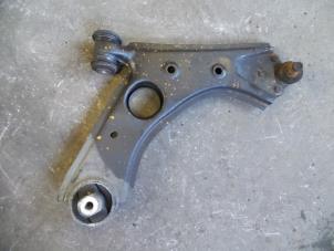 Usagé Bras de suspension bas avant droit Opel Combo 1.6 CDTI 16V Prix sur demande proposé par Autodemontage Joko B.V.