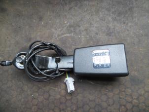 Used Front seatbelt buckle, left Opel Combo 1.6 CDTI 16V Price on request offered by Autodemontage Joko B.V.