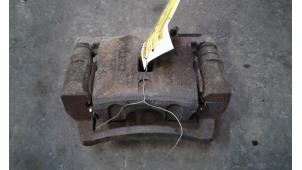 Used Rear brake calliper, left Kia Sorento I (JC) 2.5 CRDi 16V Price on request offered by Autodemontage Joko B.V.