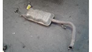 Used Exhaust middle silencer Kia Sorento I (JC) 2.5 CRDi 16V Price on request offered by Autodemontage Joko B.V.
