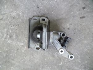 Used Engine mount Renault Trafic New (FL) 2.0 dCi 16V 115 Price on request offered by Autodemontage Joko B.V.