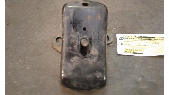 Used Engine mount Kia Sorento I (JC) 2.5 CRDi 16V Price on request offered by Autodemontage Joko B.V.