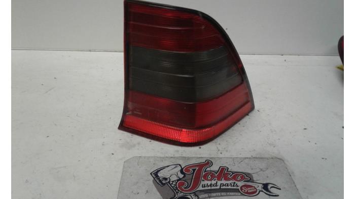Taillight, right from a Mercedes-Benz C Combi (S202) 2.2 C-200 CDI 16V 2000