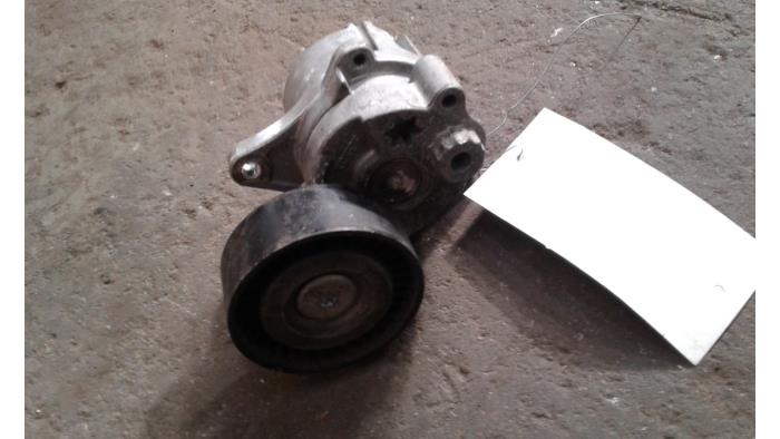 Usados Rodillo tensor correa múltiple Mercedes C Combi (S202) 2.2 C-200 CDI 16V Precio de solicitud ofrecido por Autodemontage Joko B.V.