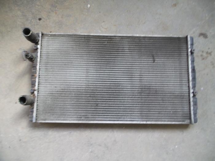 Used Radiator Volkswagen Polo III (6N1) 1.6i 75 Price on request offered by Autodemontage Joko B.V.