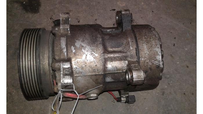 Klimapumpe van een Volkswagen Sharan (7M8/M9/M6) 2.8 VR6,VR6 Carat 1996