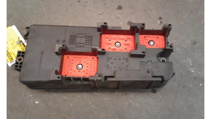 Fuse box from a Opel Vectra C GTS 2.2 16V 2003