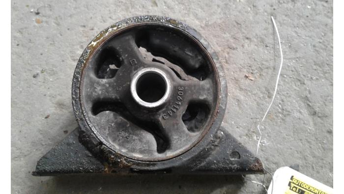 Used Engine mount Volvo V40 (VW) 2.0 16V Price on request offered by Autodemontage Joko B.V.