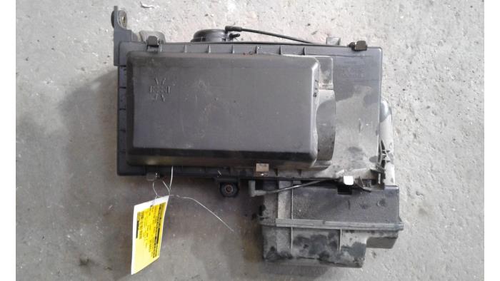 Begagnade Luftfilterhus Volvo V40 (VW) 2.0 16V Pris på förfrågan erbjuds av Autodemontage Joko B.V.