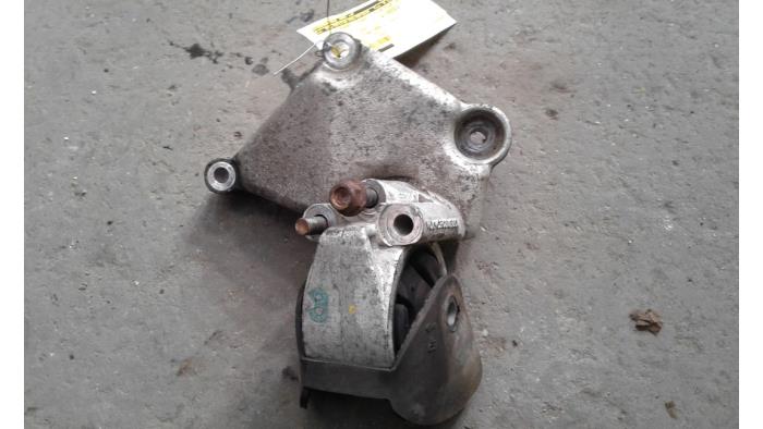 Used Engine mount Volvo V40 (VW) 2.0 16V Price on request offered by Autodemontage Joko B.V.