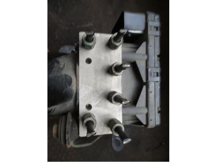 Usagé Bloc ABS Chrysler PT Cruiser 2.0 16V Prix sur demande proposé par Autodemontage Joko B.V.