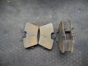 Used Rear brake pad Renault Trafic New (JL) 2.0 dCi 16V 115 Price on request offered by Autodemontage Joko B.V.