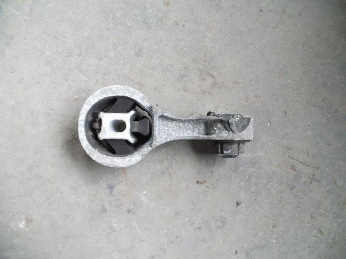 Used Engine mount Renault Trafic New (JL) 2.0 dCi 16V 115 Price on request offered by Autodemontage Joko B.V.