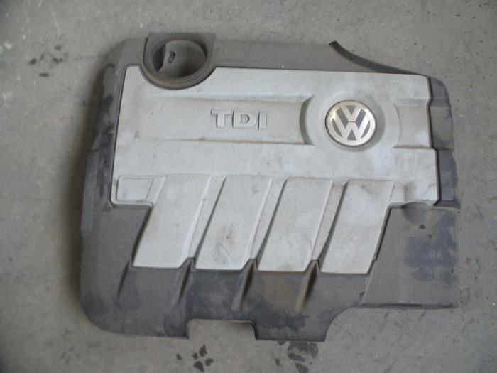 Plaque de protection moteur d'un Volkswagen Passat (3C2) 2.0 TDI 16V 140 2009