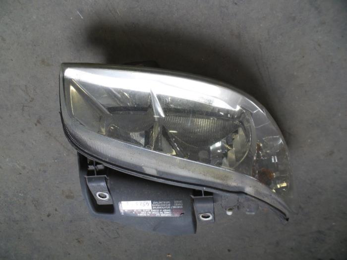 Headlight, right from a Seat Ibiza II Facelift (6K1) 1.9 TDi 110 Signo 2002