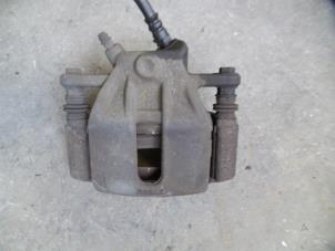 Used Front brake calliper, right Renault Clio III (BR/CR) 1.6 16V Price on request offered by Autodemontage Joko B.V.