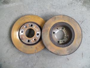 Used Front brake disc Renault Clio III (BR/CR) 1.6 16V Price on request offered by Autodemontage Joko B.V.