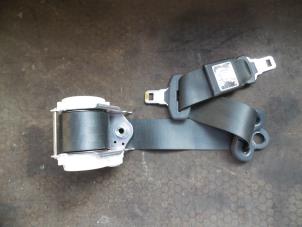 Used Rear seatbelt, centre Renault Clio III (BR/CR) 1.6 16V Price on request offered by Autodemontage Joko B.V.