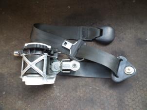 Used Front seatbelt, right Renault Clio III (BR/CR) 1.6 16V Price on request offered by Autodemontage Joko B.V.