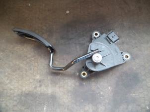 Used Accelerator pedal Renault Clio III (BR/CR) 1.6 16V Price on request offered by Autodemontage Joko B.V.