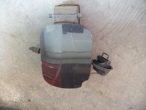 Used Tank cap cover Renault Clio III (BR/CR) 1.6 16V Price on request offered by Autodemontage Joko B.V.