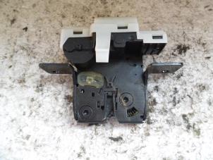 Used Tailgate lock mechanism Renault Clio III (BR/CR) 1.6 16V Price on request offered by Autodemontage Joko B.V.