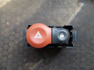 Used Panic lighting switch Renault Clio III (BR/CR) 1.6 16V Price on request offered by Autodemontage Joko B.V.