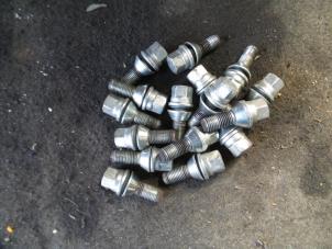 Used Set of wheel bolts Renault Clio III (BR/CR) 1.6 16V Price on request offered by Autodemontage Joko B.V.