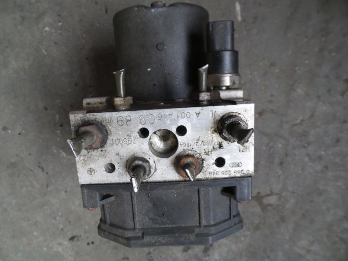 Gebrauchte ABS Pumpe Mercedes Vito (639.6) 2.2 111 CDI 16V Preis auf Anfrage angeboten von Autodemontage Joko B.V.