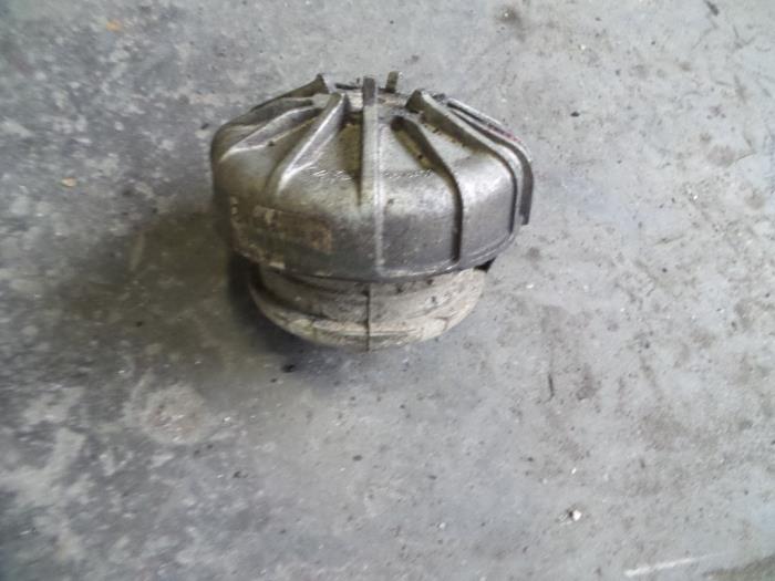 Used Engine mount Mercedes Vito (639.6) 2.2 111 CDI 16V Price on request offered by Autodemontage Joko B.V.