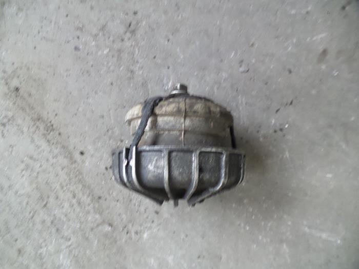 Used Engine mount Mercedes Vito (639.6) 2.2 111 CDI 16V Price on request offered by Autodemontage Joko B.V.