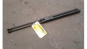 Used Rear gas strut, left Volkswagen Polo IV (9N1/2/3) 1.4 16V Price on request offered by Autodemontage Joko B.V.