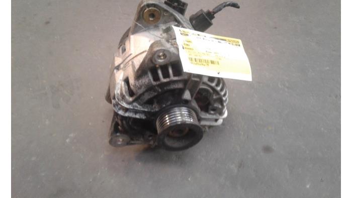Begagnade Dynamo Ford Mondeo II Wagon 2.0i 16V Pris på förfrågan erbjuds av Autodemontage Joko B.V.