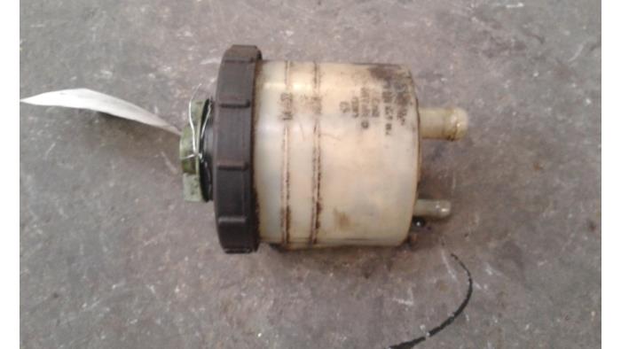 Begagnade Styrservotank Volkswagen Transporter/Caravelle T4 1.9 TD Caravelle Pris på förfrågan erbjuds av Autodemontage Joko B.V.
