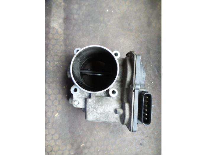 Throttle body from a Nissan Pathfinder (R51) 2.5 dCi 16V 4x4 2006