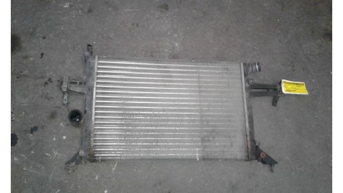 Usagé Radiateur Opel Zafira (F75) 1.6 16V Prix sur demande proposé par Autodemontage Joko B.V.