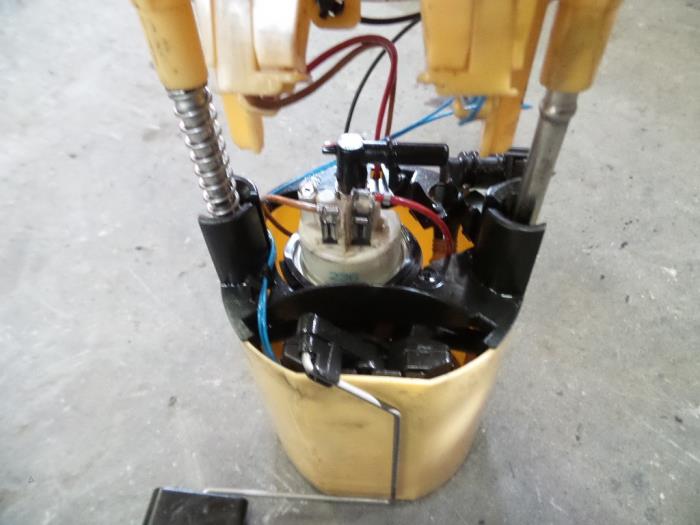 Usagé Pompe à carburant BMW 3 serie (E90) 325d 24V Prix sur demande proposé par Autodemontage Joko B.V.