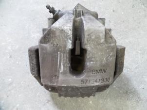 Used Front brake calliper, left BMW 3 serie (E90) 325d 24V Price on request offered by Autodemontage Joko B.V.