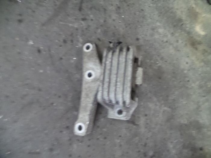 Engine mount from a Peugeot 207/207+ (WA/WC/WM) 1.4 16V 2007