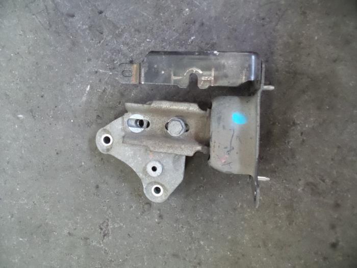 Gearbox mount from a Peugeot 207/207+ (WA/WC/WM) 1.4 16V 2007
