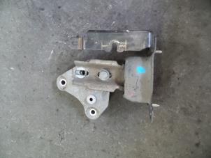 Used Gearbox mount Peugeot 207/207+ (WA/WC/WM) 1.4 16V Price on request offered by Autodemontage Joko B.V.