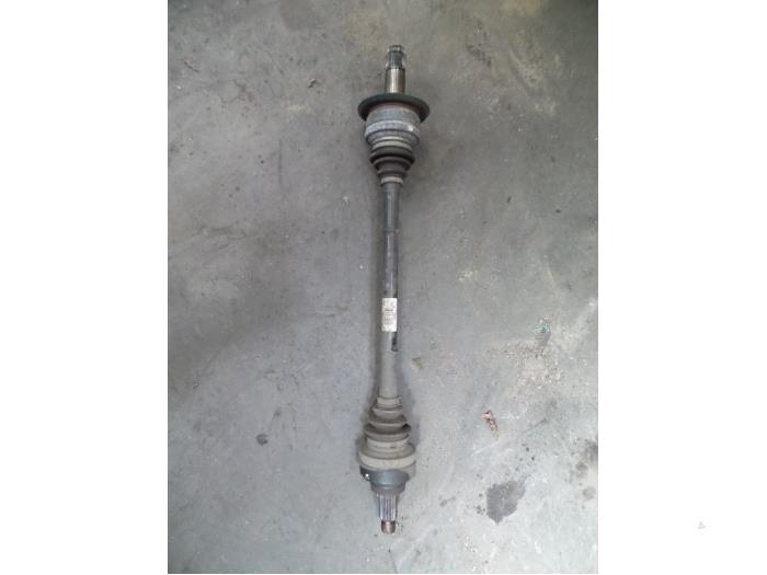 Drive shaft, rear right from a BMW 3 serie Touring (F31) 330d 3.0 24V 2012