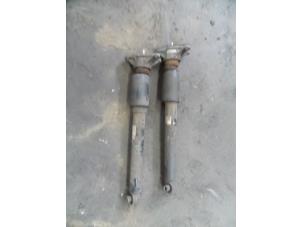 Used Shock absorber kit BMW 3 serie Touring (F31) 330d 3.0 24V Price on request offered by Autodemontage Joko B.V.