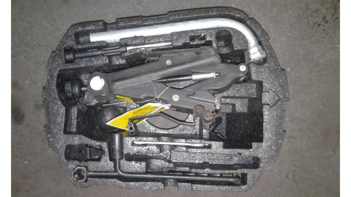 Używane Dzwignik Volkswagen New Beetle (9C1/9G1) 2.0 Cena na żądanie oferowane przez Autodemontage Joko B.V.