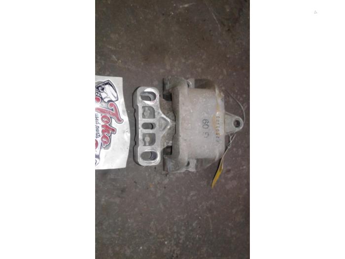 Usagé Support moteur Volkswagen New Beetle (9C1/9G1) 2.0 Prix sur demande proposé par Autodemontage Joko B.V.