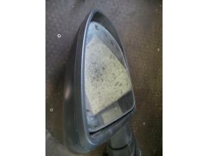 Used Mirror glass, right Nissan Qashqai (J10) 1.6 16V Price on request offered by Autodemontage Joko B.V.