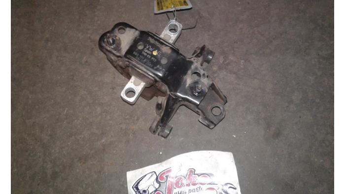 Engine mount from a Volkswagen Polo IV (9N1/2/3) 1.2 2007